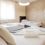 Luxury Penthouse Sky & Jacuzzi-olivia