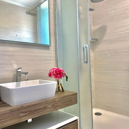 Luxury Penthouse Sky & Jacuzzi-Olivia Medugorje