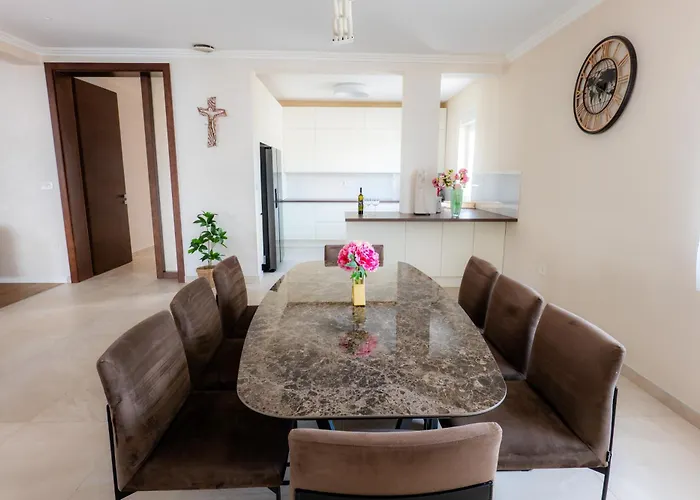 Luxury Penthouse Sky & Jacuzzi-olivia 公寓