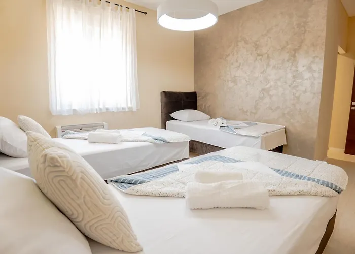 Luxury Penthouse Sky & Jacuzzi-olivia